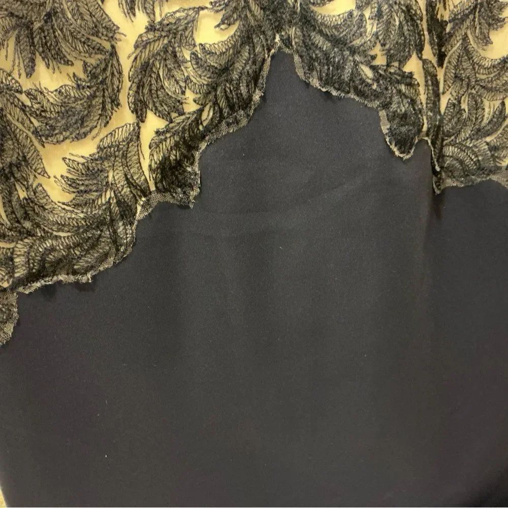TADASHI SHOJI FEATHER APPLIQUÉ ROYAL NAVY/WHITE SHEATH DRESS size M - Picture 7 of 11